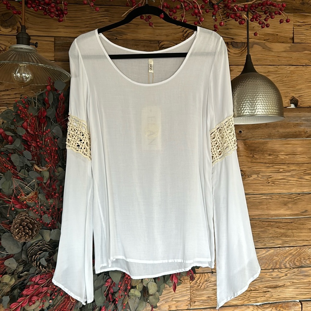 Beautiful White Elan Top Size Medium